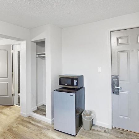 Adams Inn Дотан Екстериор снимка