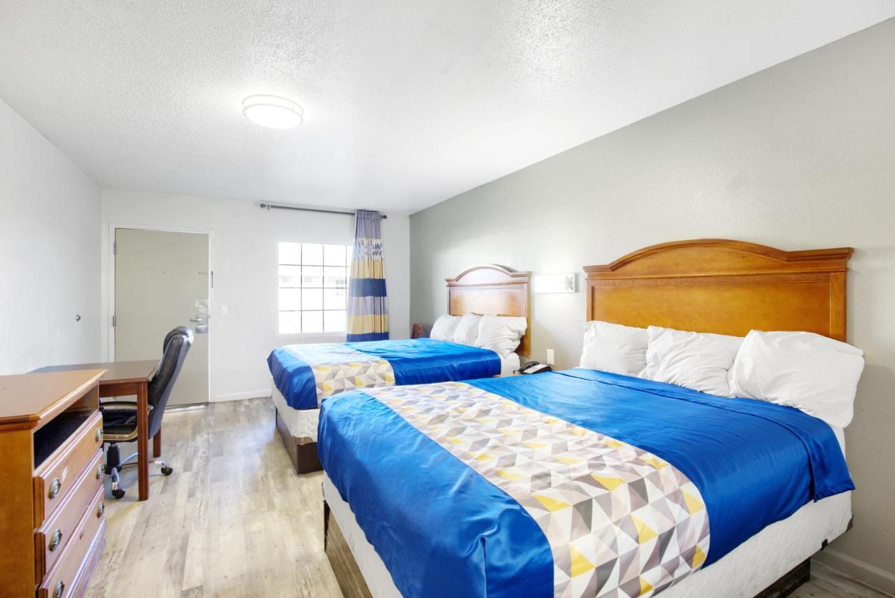 Adams Inn Дотан Екстериор снимка