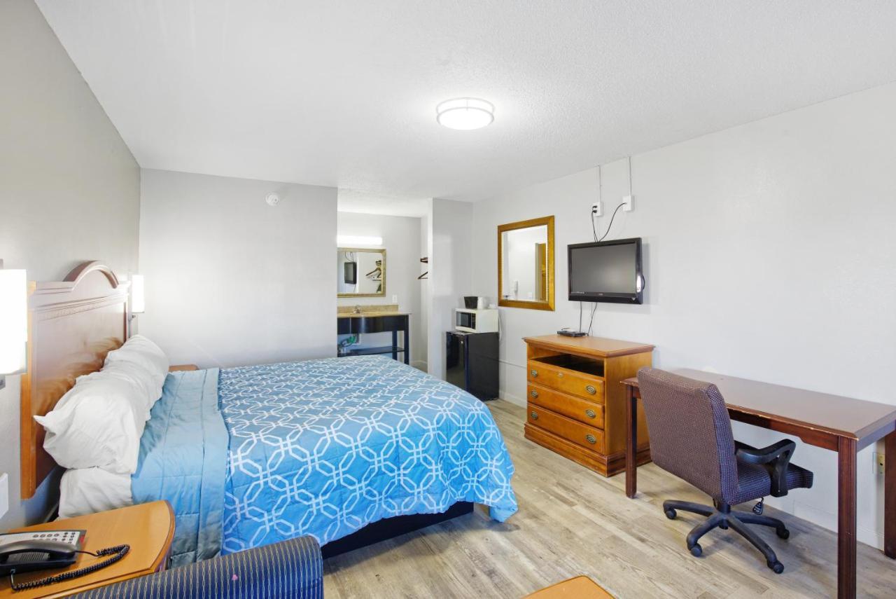 Adams Inn Дотан Екстериор снимка