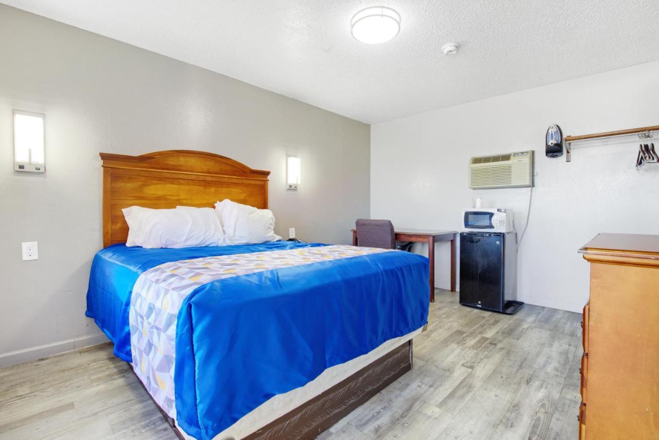 Adams Inn Дотан Екстериор снимка