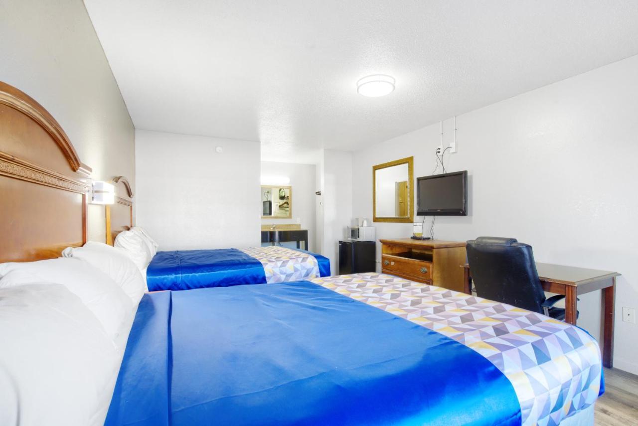 Adams Inn Дотан Екстериор снимка