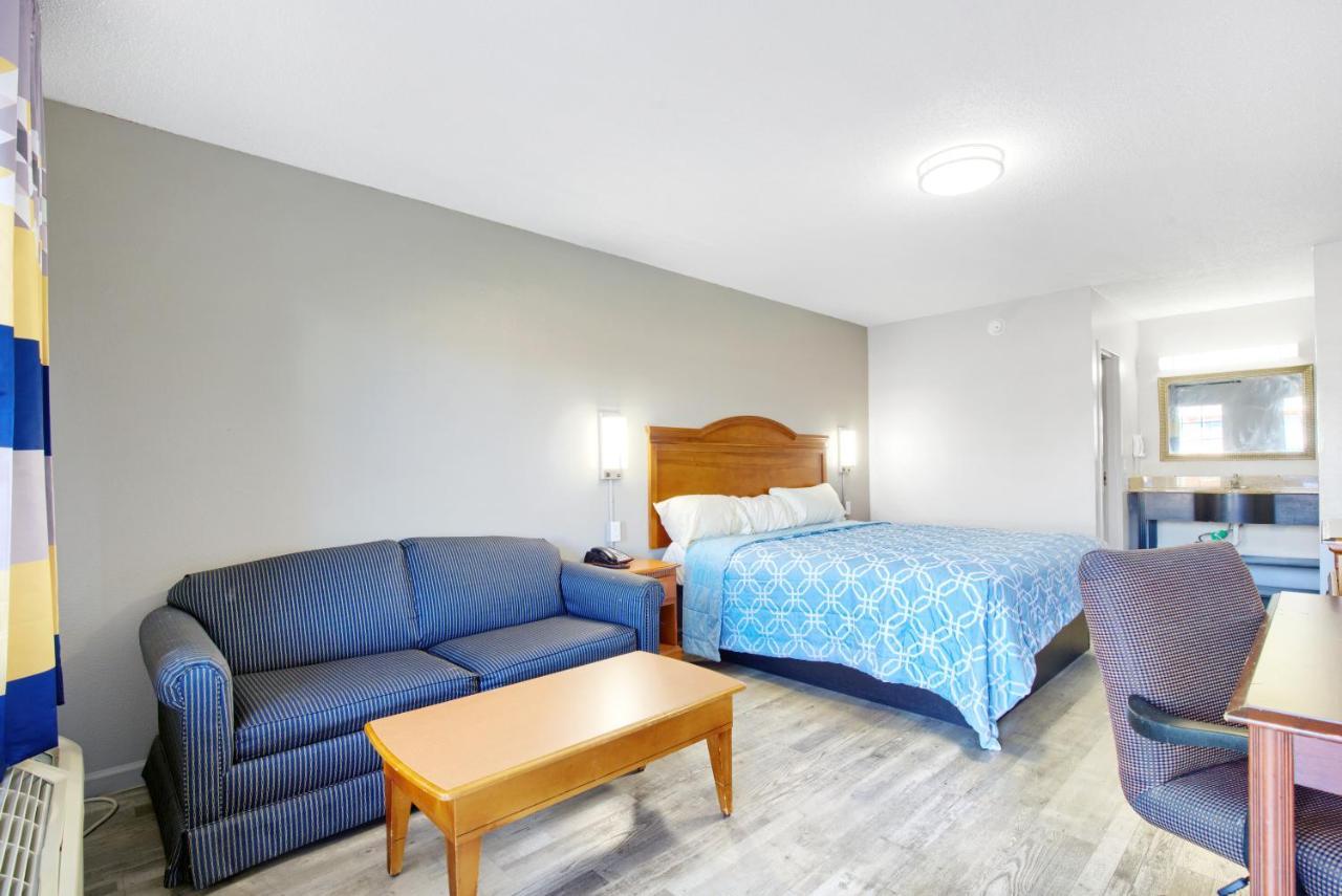 Adams Inn Дотан Екстериор снимка