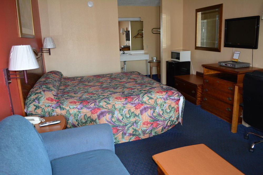 Adams Inn Дотан Екстериор снимка