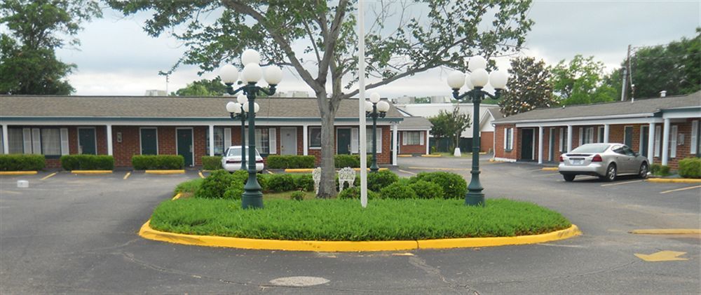Adams Inn Дотан Екстериор снимка