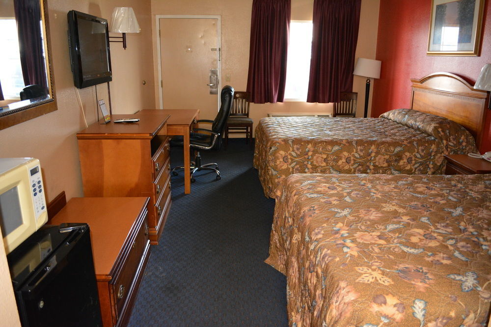 Adams Inn Дотан Екстериор снимка