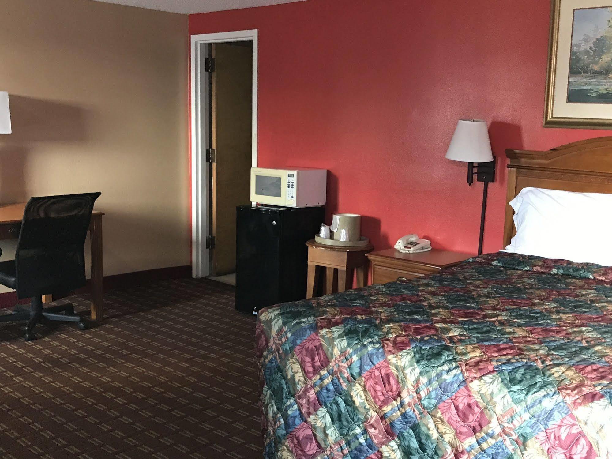 Adams Inn Дотан Екстериор снимка