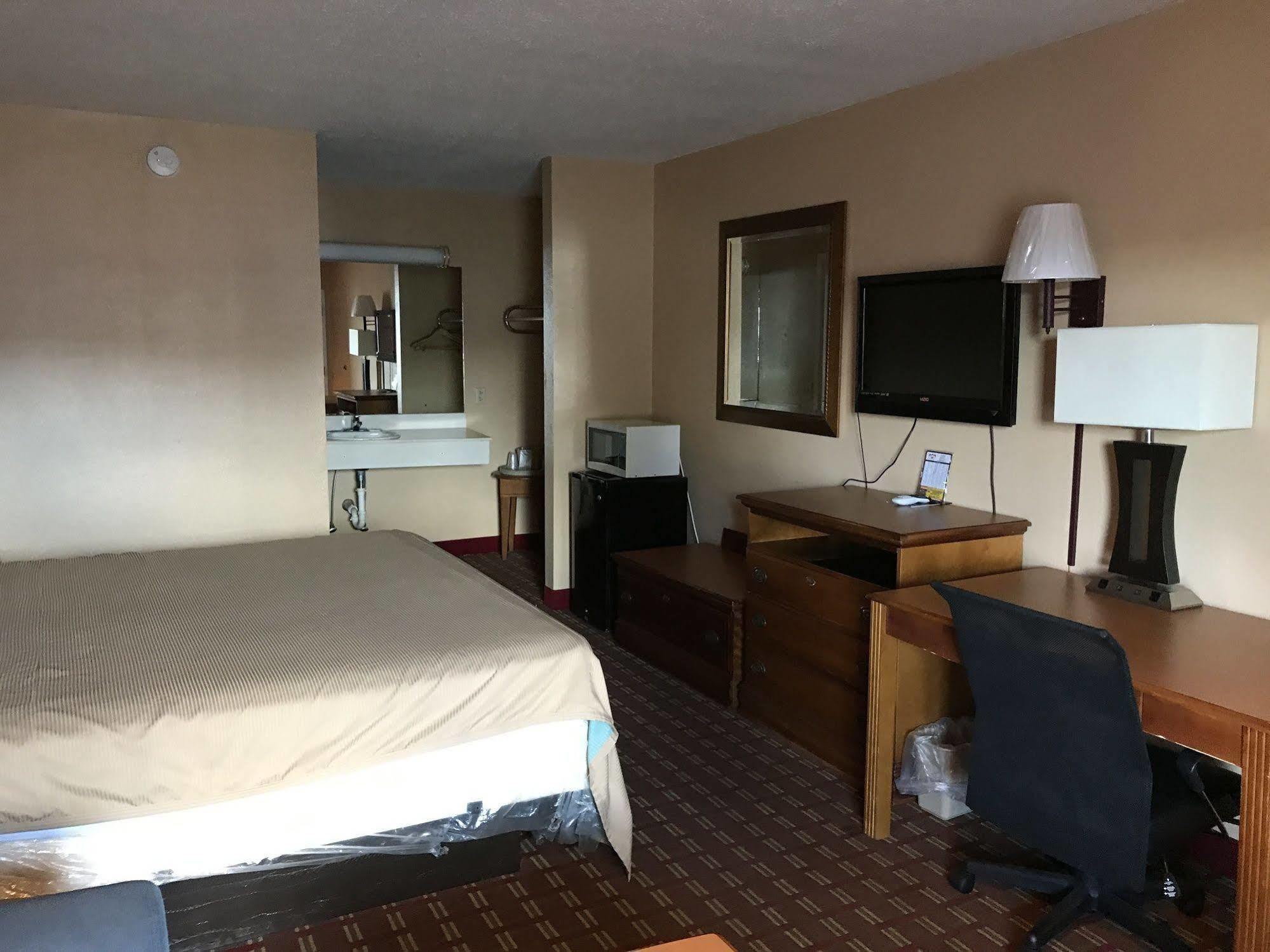 Adams Inn Дотан Екстериор снимка
